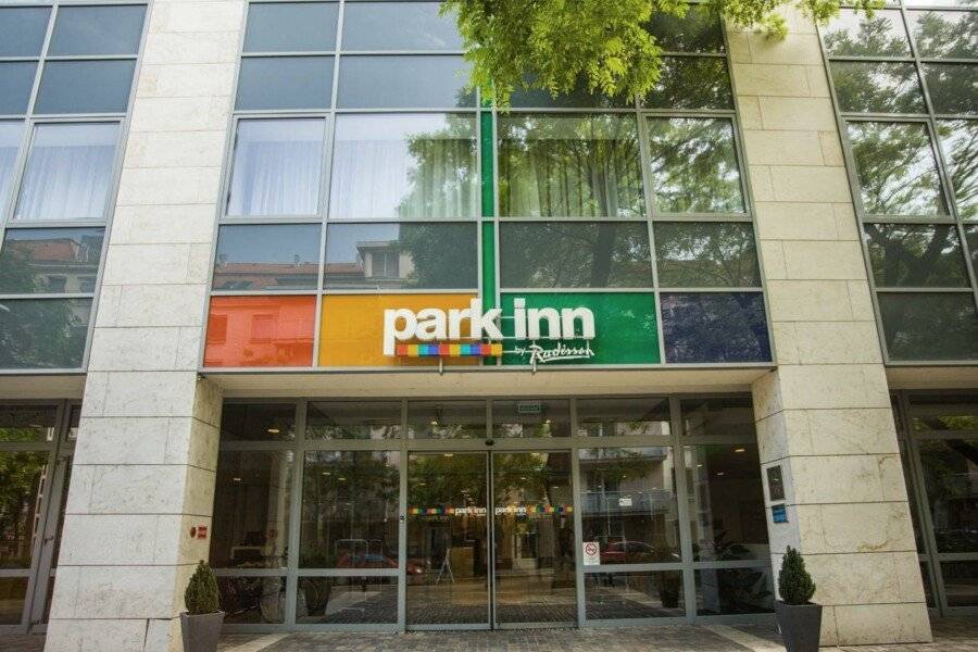 Park Inn By Radisson Budapest facade