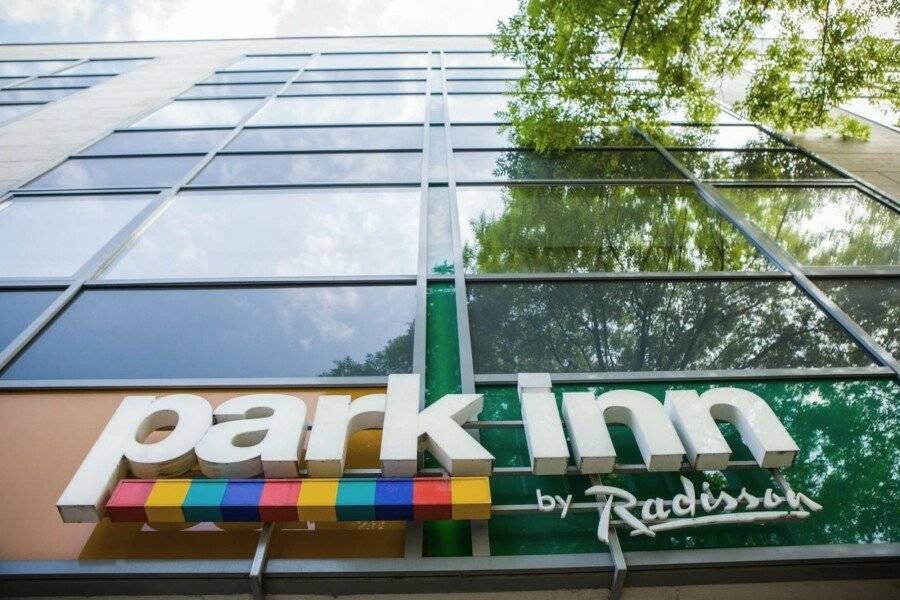 Park Inn By Radisson Budapest facade