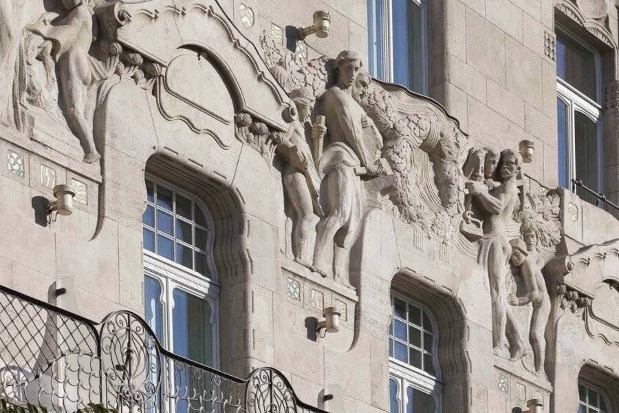 Four Seasons Hotel Gresham Palace Budapest facade