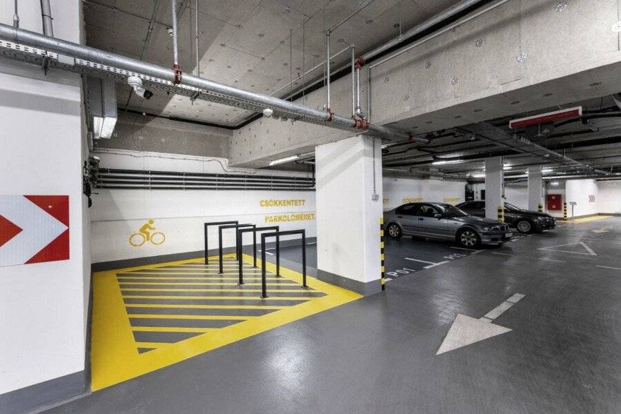 Hotel Vision by Continental Group parking