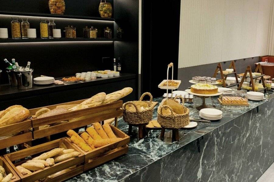 Kozmo Hotel Suites & Spa  breakfast