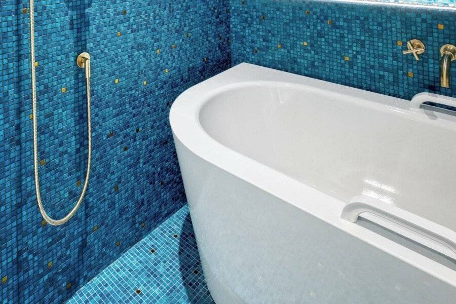 Matild Palace, a Luxury Collection Hotel bathtub