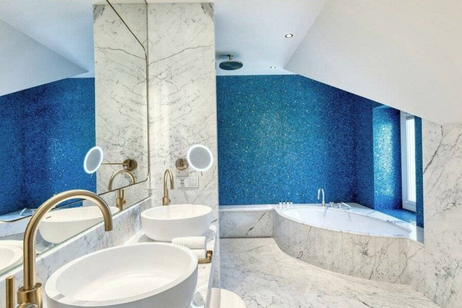 Matild Palace, a Luxury Collection Hotel bathtub