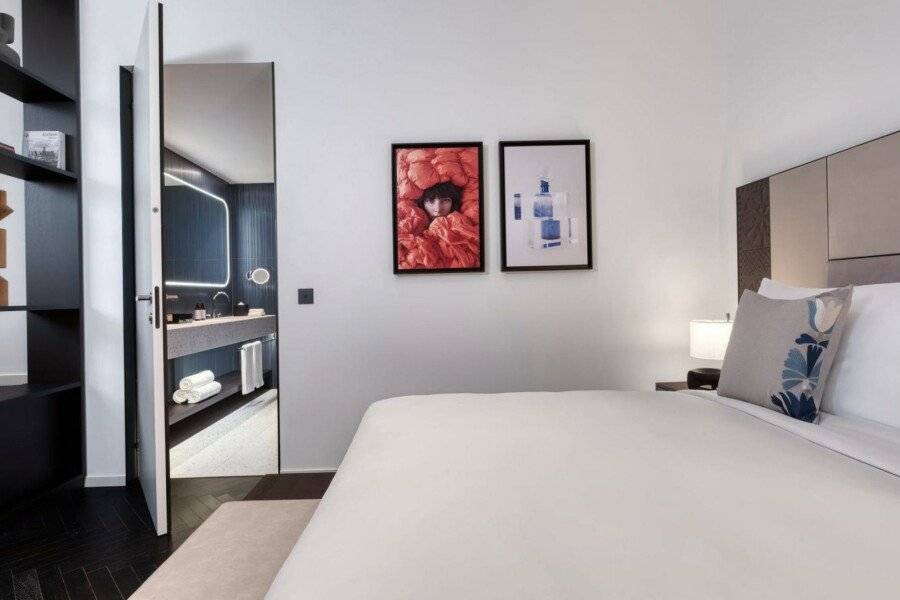 Dorothea Hotel, Budapest, Autograph Collection hotel bedroom