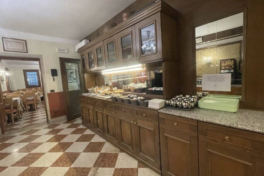 Hotel Fontana restaurant,breakfast