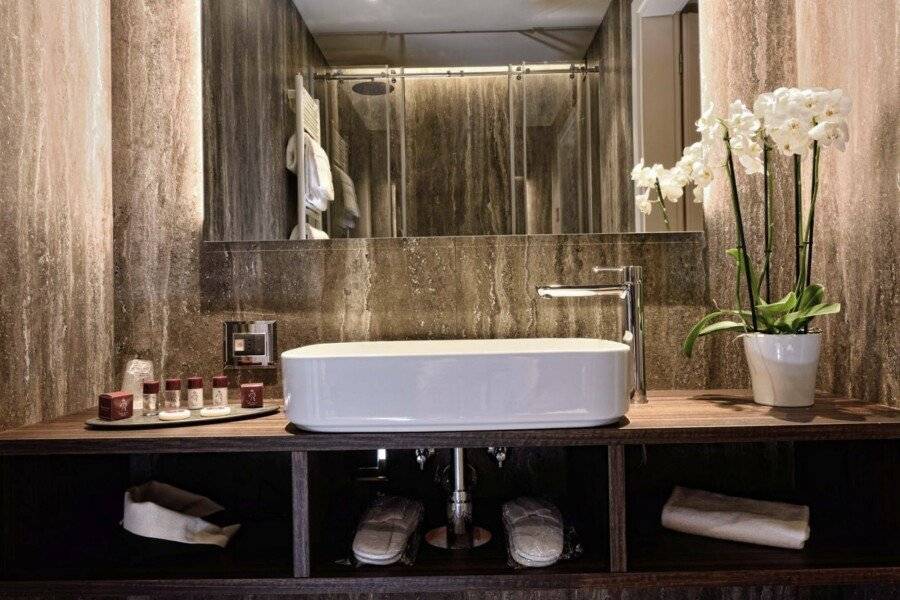 Rosa Salva Hotel bathtub