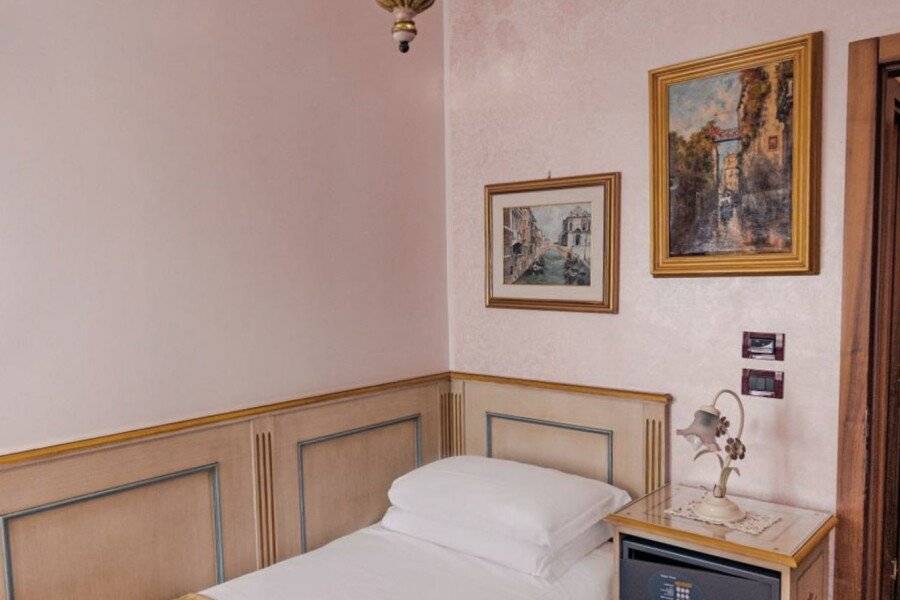 Hotel Al Piave hotel bedroom