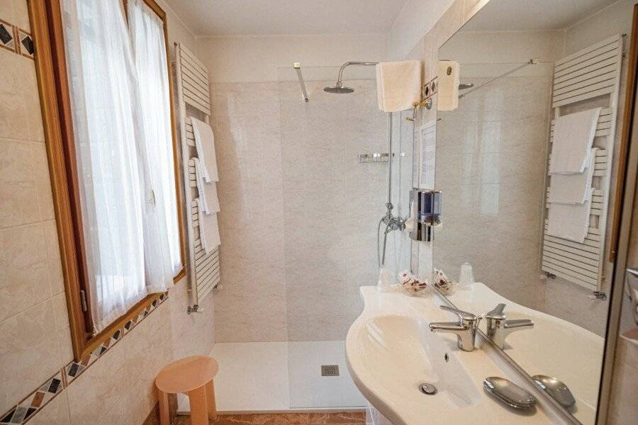 Hotel Al Piave bathtub