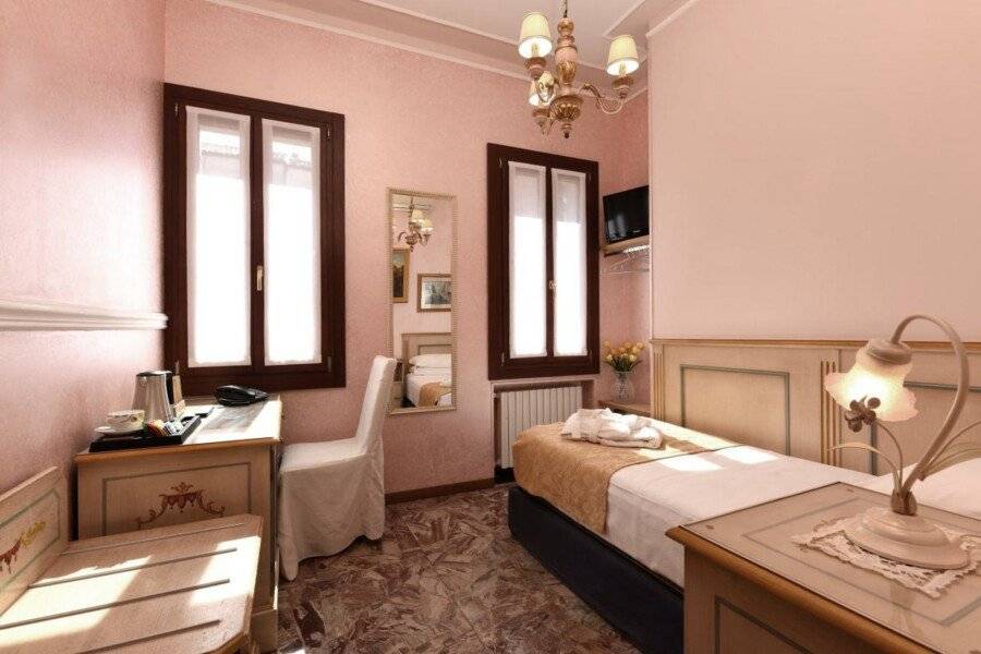 Hotel Al Piave hotel bedroom