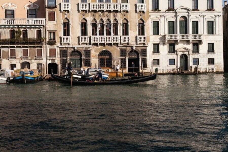 Locanda Ai Santi Apostoli facade