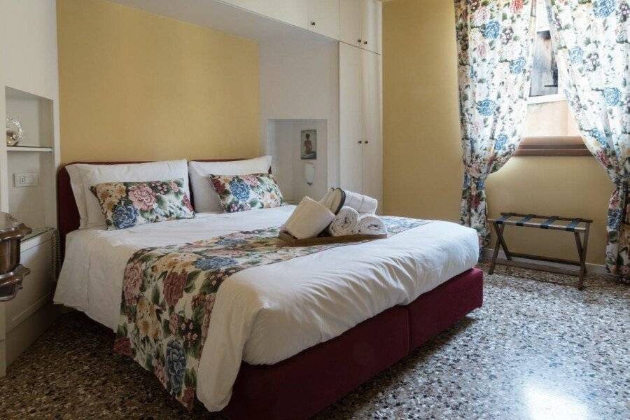 Locanda Ai Santi Apostoli hotel bedroom