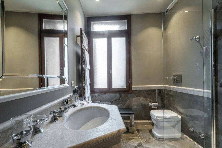 Hotel Palazzo Priuli bathtub