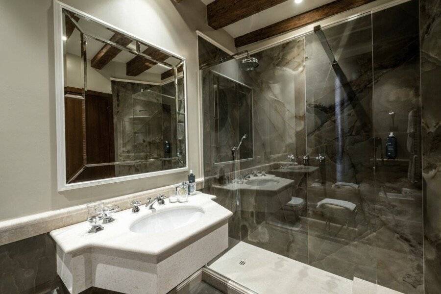 Hotel Palazzo Priuli bathtub