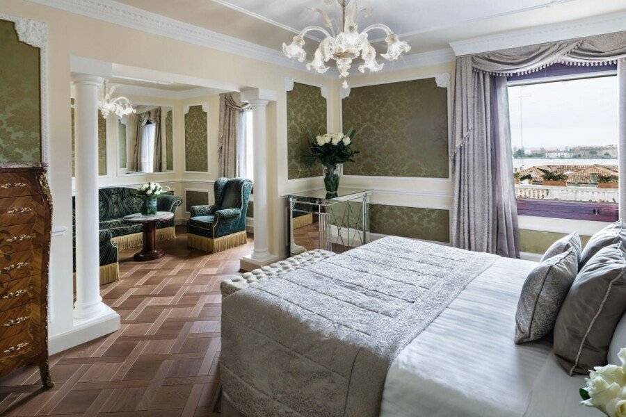 Baglioni Hotel Luna - The Leading Hotels of the World hotel bedroom