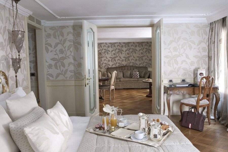 Baglioni Hotel Luna - The Leading Hotels of the World hotel bedroom,breakfast