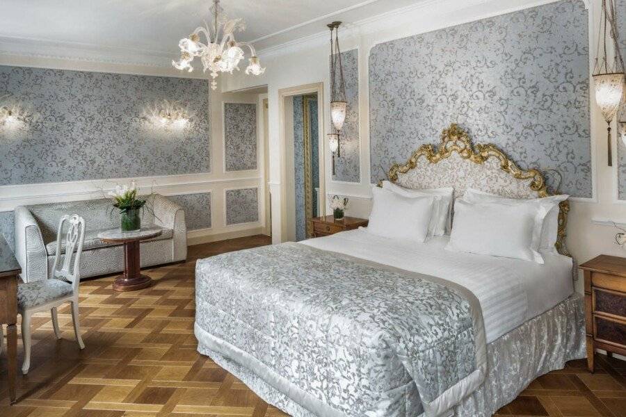 Baglioni Hotel Luna - The Leading Hotels of the World hotel bedroom