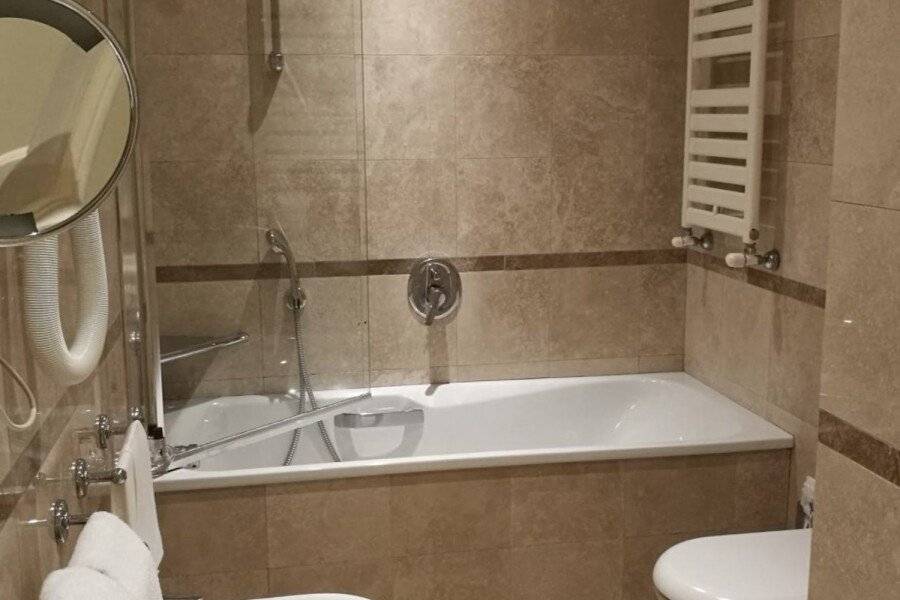 Suites Torre Dell'Orologio bathtub