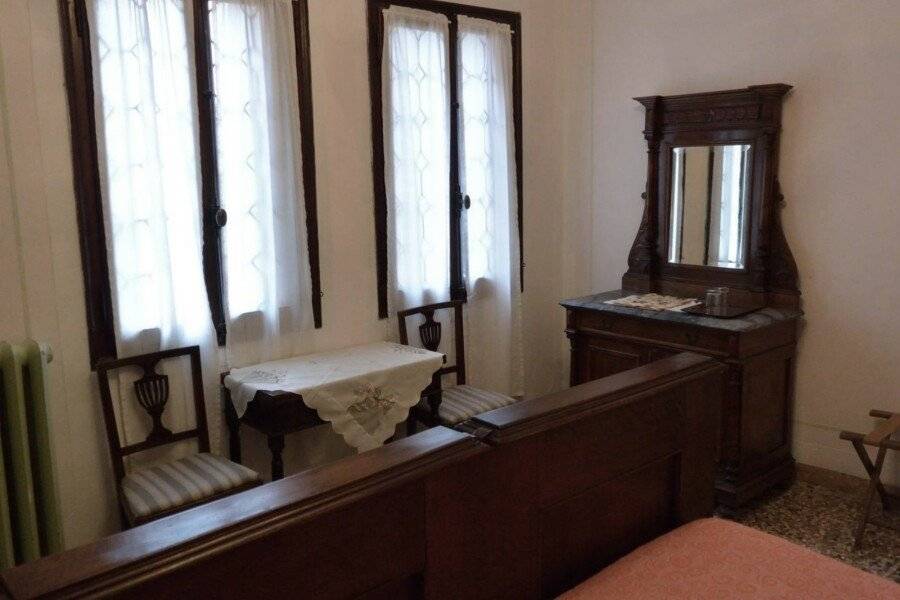 Pensione Seguso hotel bedroom