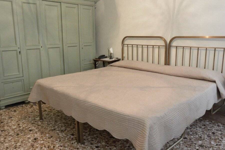 Pensione Seguso hotel bedroom