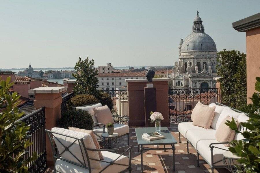 The St. Regis Venice rooftop pool,ocean view