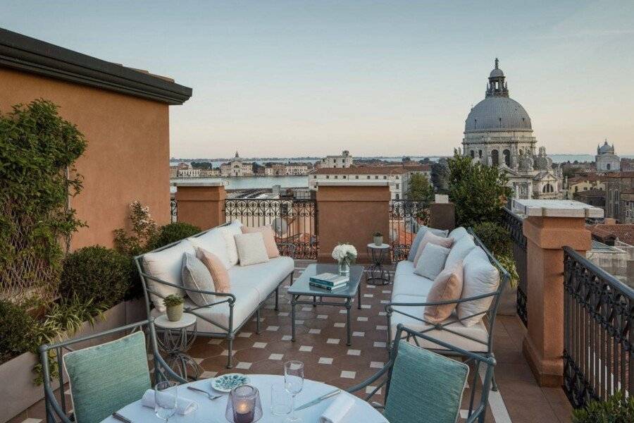 The St. Regis Venice rooftop pool,ocean view