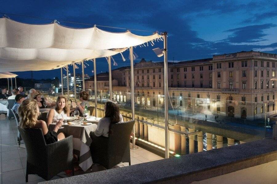 Hotel Carlton On The Grand Canal restaurant, balcony