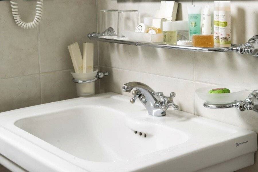 Hotel Carlton On The Grand Canal bathtub