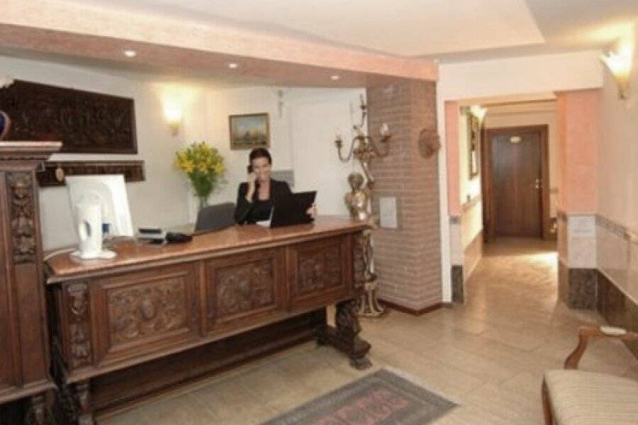 Ca&#039; Dei Leoni front desk,lobby