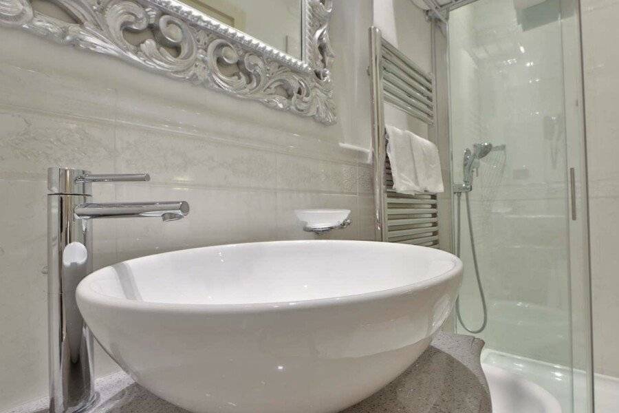 Hotel Olimpia Venice bathtub