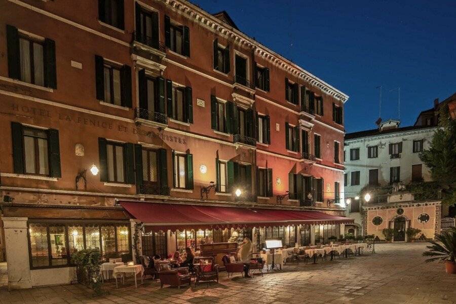 Hotel La Fenice et Des Artistes facade, restaurant