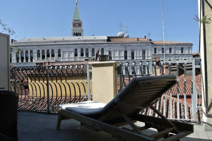 Hotel Antigo Trovatore balcony,ocean view