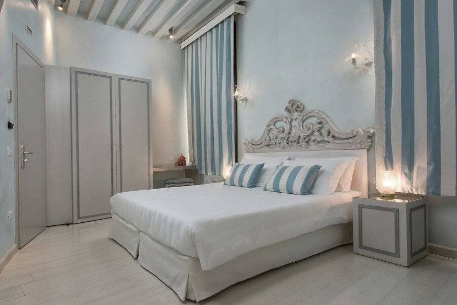 Relais Venezia hotel bedroom