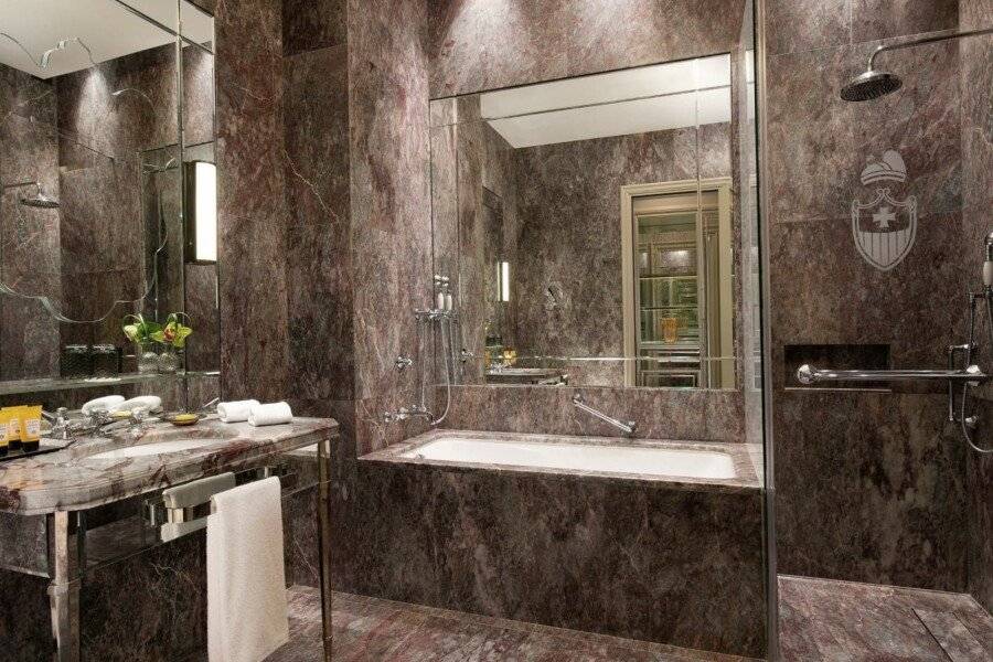 The Gritti Palace, a Luxury Collection Hotel bathtub