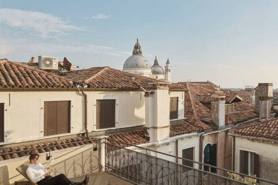 Unahotels Ala Venezia balcony,ocean view