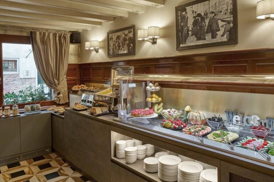 Unahotels Ala Venezia restaurant,breakfast