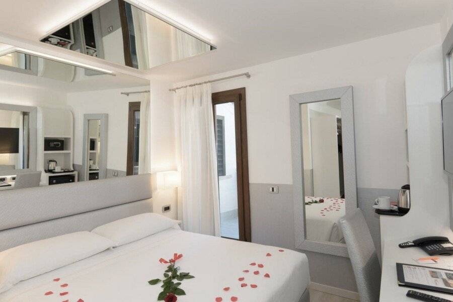 Unahotels Ala Venezia hotel bedroom