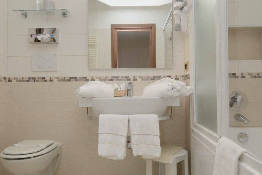 Unahotels Ala Venezia bathtub