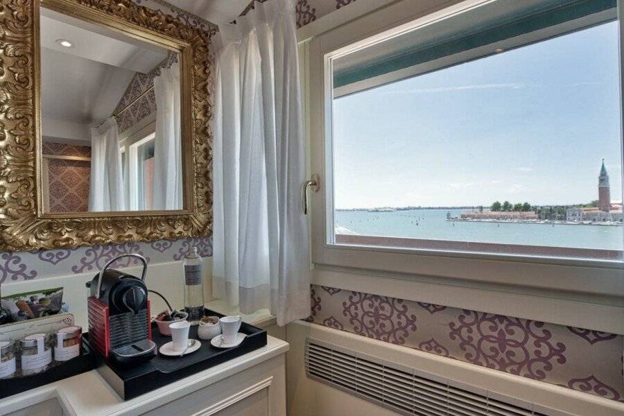 Londra Palace Venezia hotel bedroom,ocean view