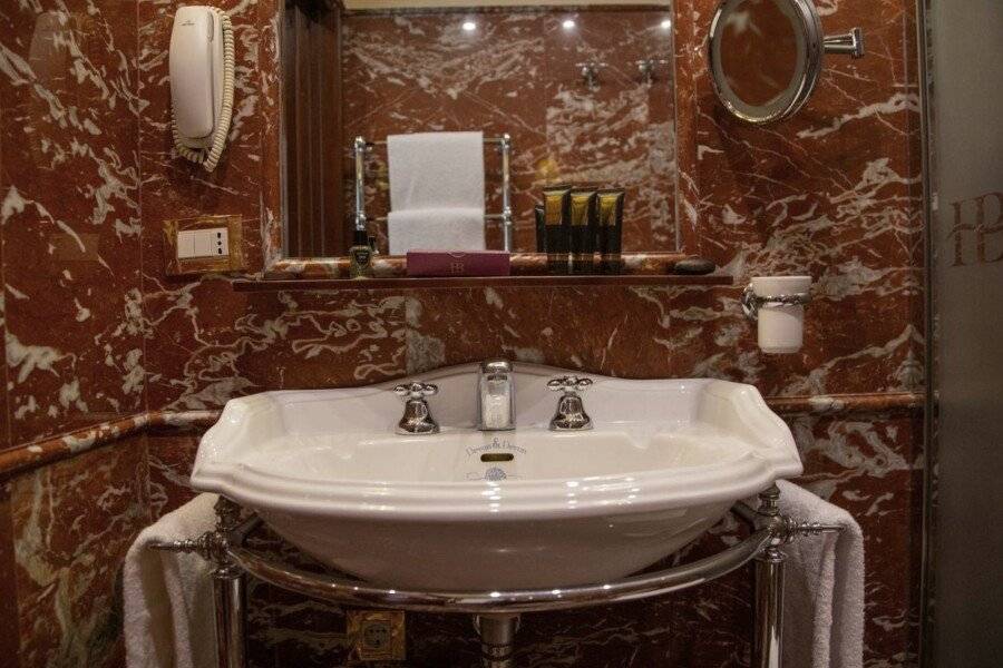 Hotel Bucintoro bathtub,