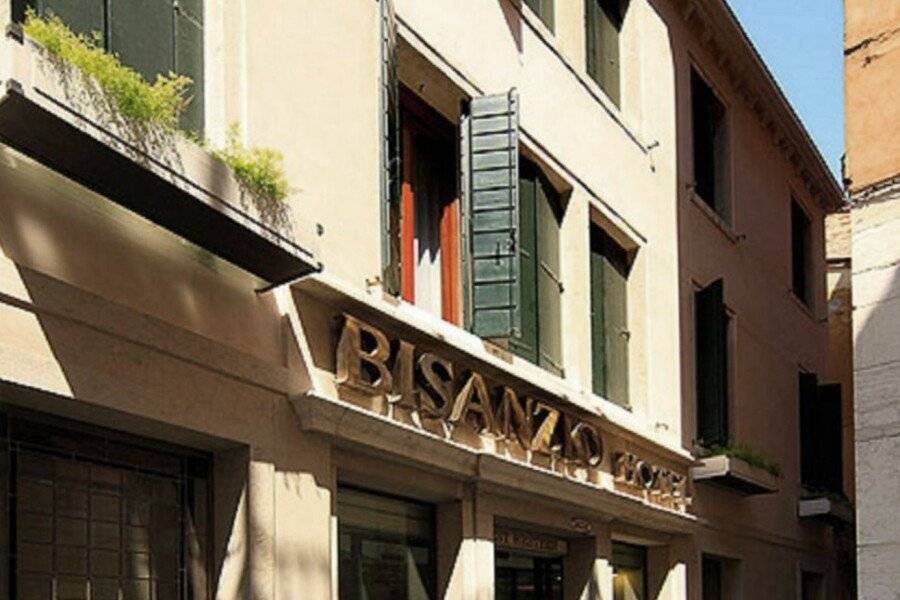 Hotel Bisanzio facade