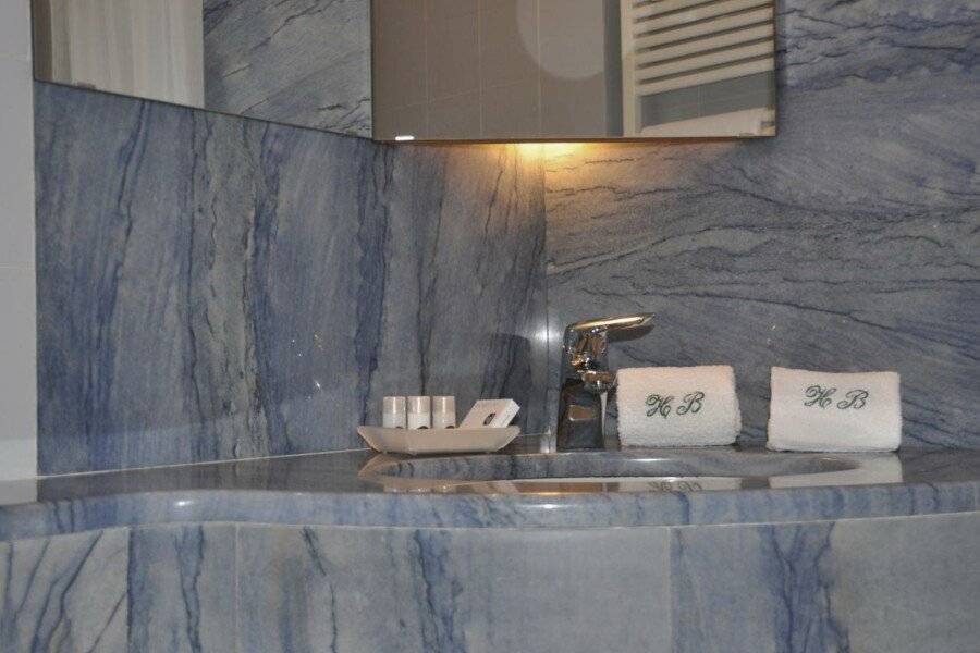 Hotel Bisanzio bathtub