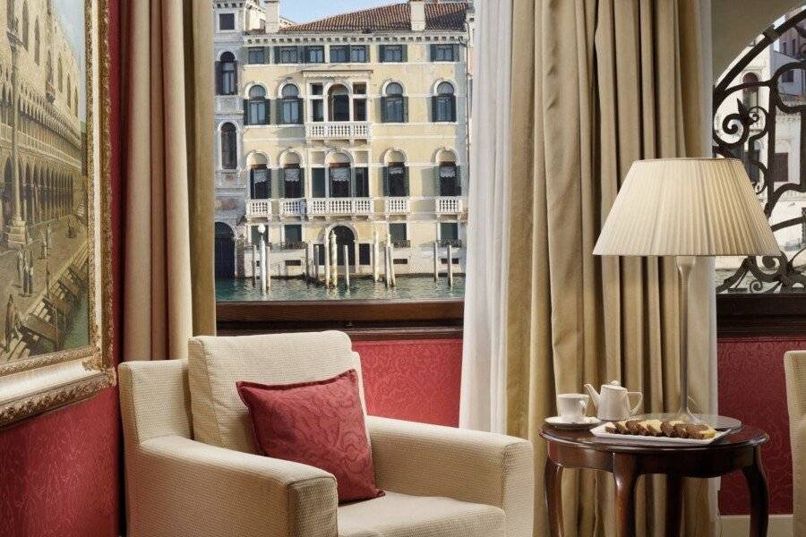 Hotel Palazzo Giovanelli e Gran Canal hotel bedroom,ocean view