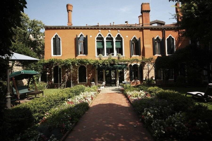 Pensione Accademia - Villa Maravege facade,garden