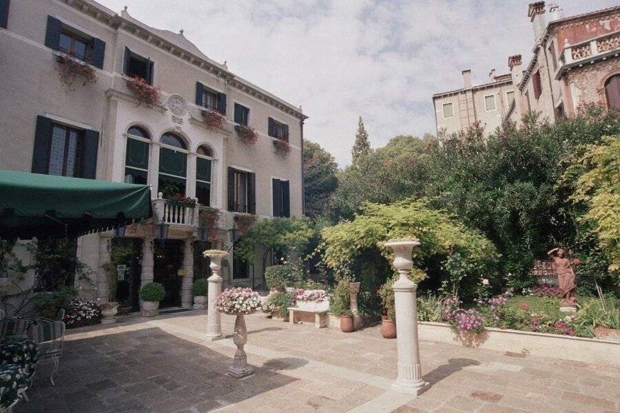 Pensione Accademia - Villa Maravege facade,garden