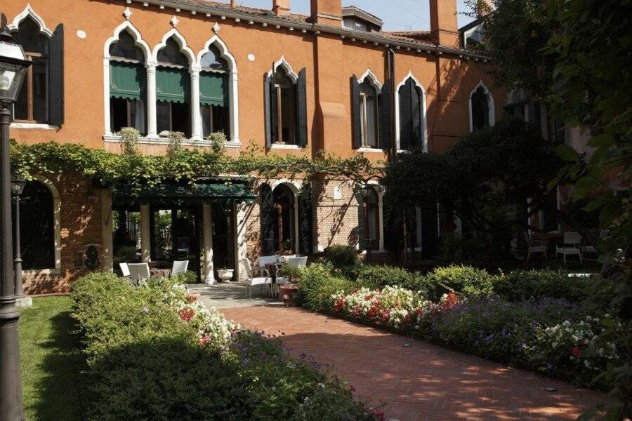 Pensione Accademia - Villa Maravege ,garden,hotel facade