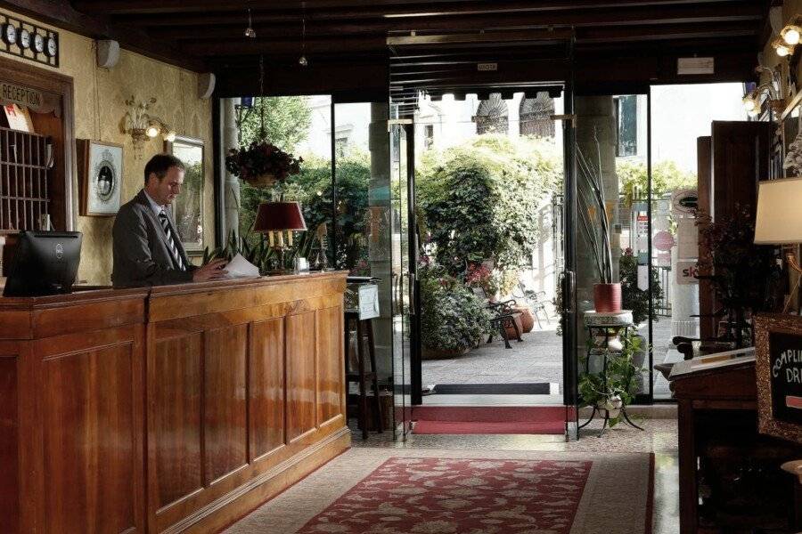 Pensione Accademia - Villa Maravege lobby,front desk