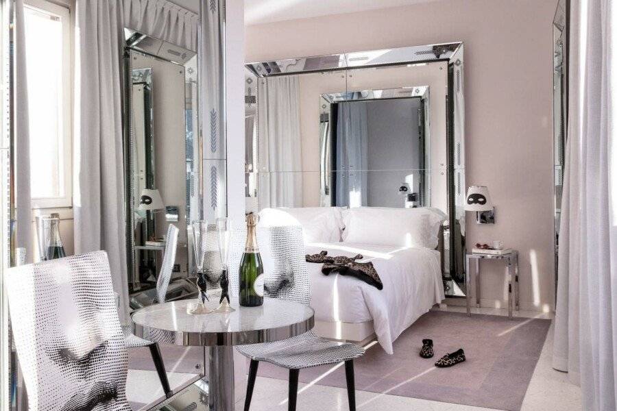 Palazzina Grassi hotel bedroom