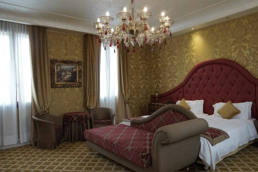 Pesaro Palace hotel bedroom