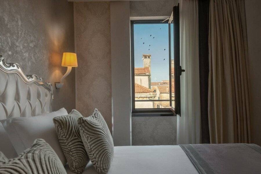 Carnival Palace - Venice Collection hotel bedroom