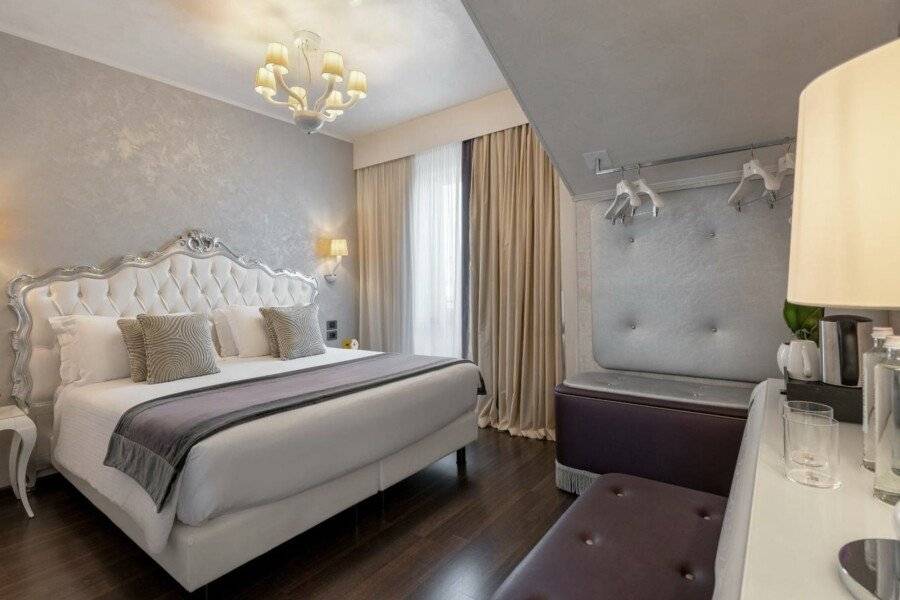 Carnival Palace - Venice Collection hotel bedroom